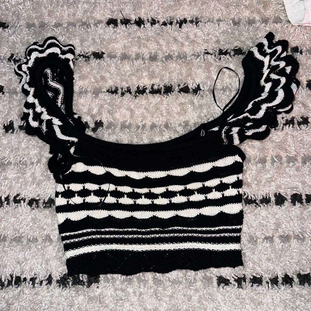 H&M Ruffle-Sleeve Knit Top - Picture 2 of 2